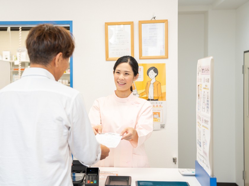 【調剤事務】未経験OK！調剤薬局をサポート♪ 年間休日120日1