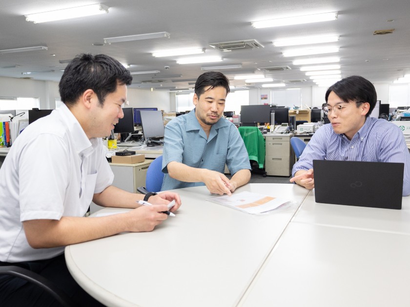 名刺・紙媒体の【制作スタッフ】年間休日125日／制作物は多彩！1