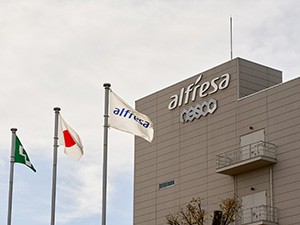 アルフレッサファーマ株式会社/未経験歓迎！医療機器の【生産部スタッフ】◆完全週休2日(土日)