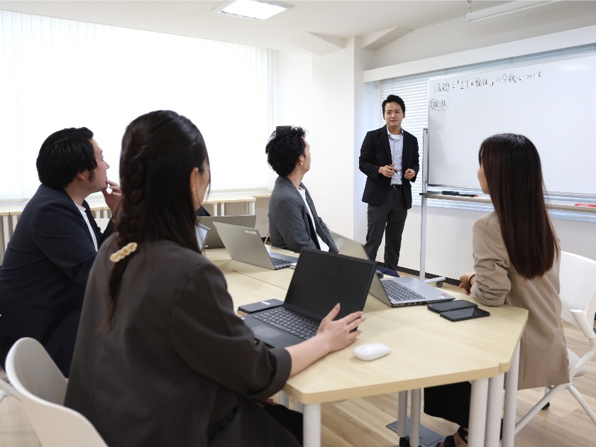 サンクスラボ株式会社/インサイドセールス部門の【販促企画】★年間休日120日