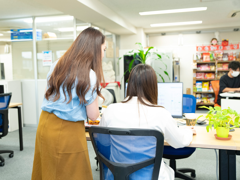 ＼お菓子好き、集まれ！／★100年以上続くお菓子の総合商社。次の100年を創り上げる仲間を募集中！