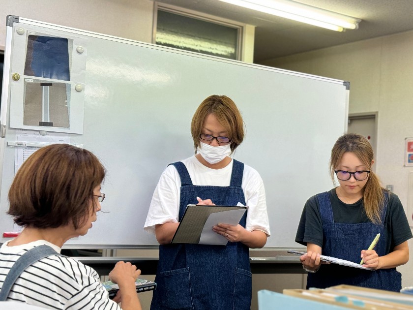 文具メーカーの工場で働く【総務スタッフ】土日休み／年休119日1