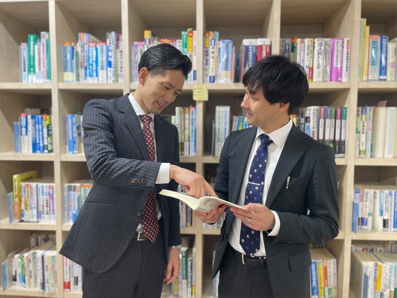 【行政書士】★年休125日★完全週休2日制(土日祝休み)★実働7h1
