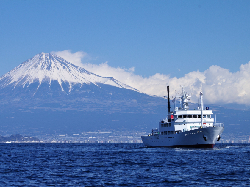 海洋資源を守る海上勤務【船員】★未経験歓迎 ★年間休日120日～1