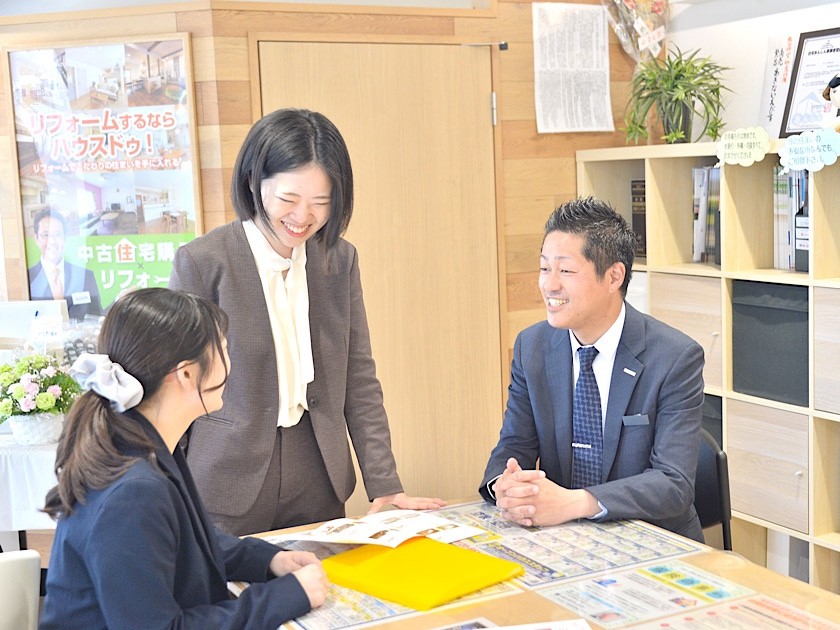 デイライフ株式会社 | 30歳で店長への昇格実績あり！さらなる収入UPも目指せる！