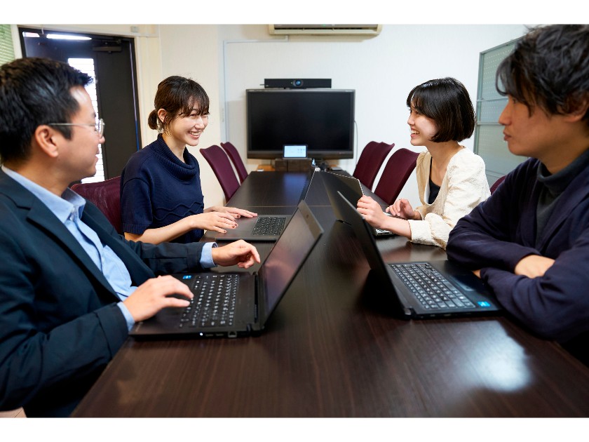 SNSで話題！高級ブランドの【ECサイト運営・PRアシスタント】1