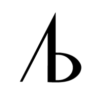 株式会社アルファブランカ | 自社工場を持ち、品質にこだわり続けるブライダルドレスメーカーの企業ロゴ
