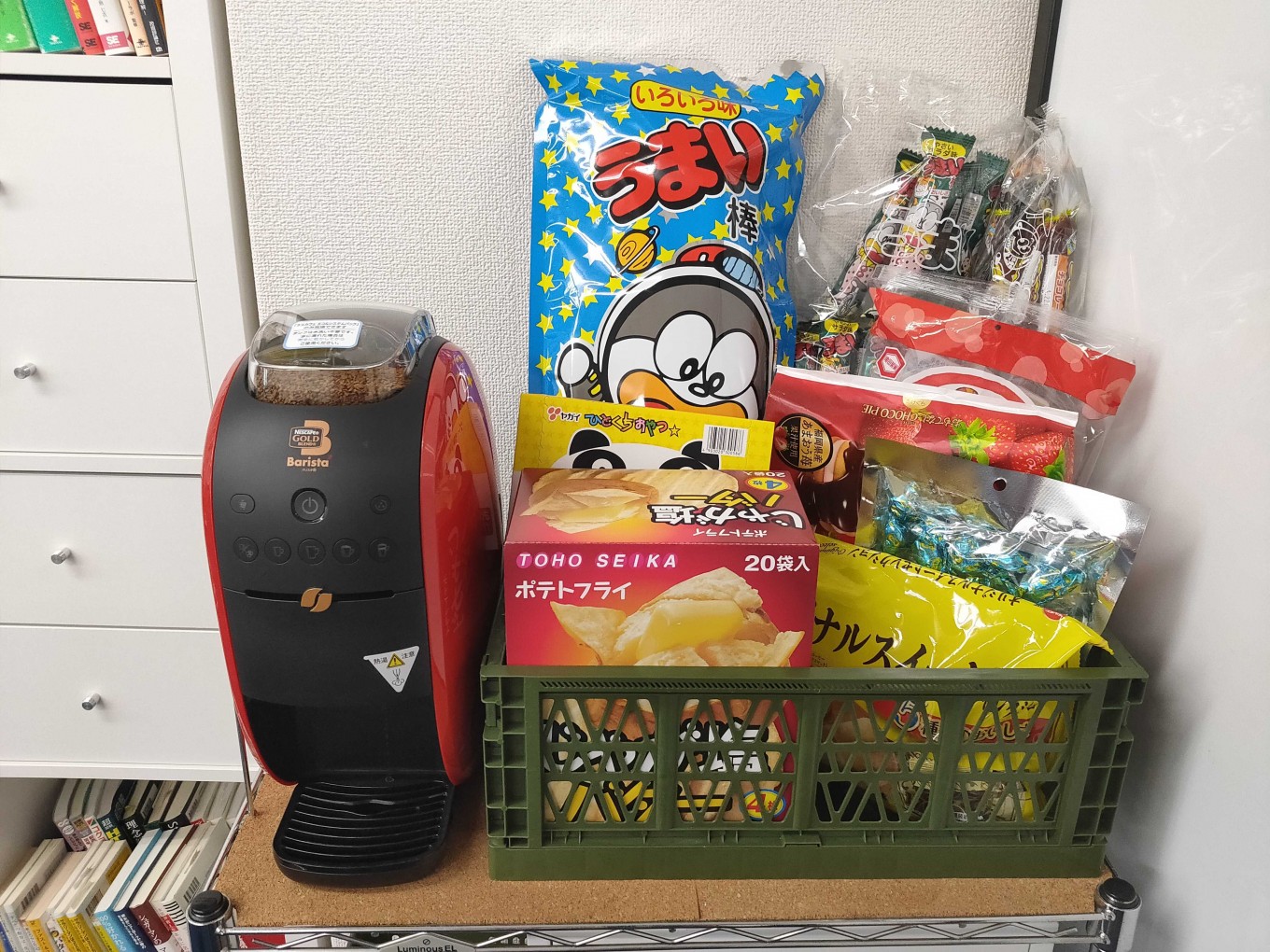 減らないお菓子と増え続ける本