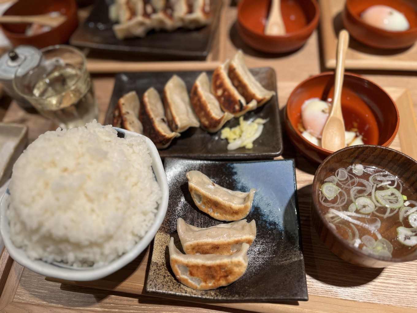 ダンダダンで初ランチ!!肉汁焼餃子定食を美味しくいただきました♪