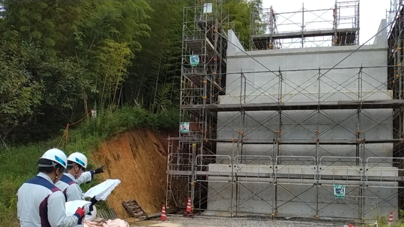 現場🚧で土木部若手社員👦が,がんばっています✨