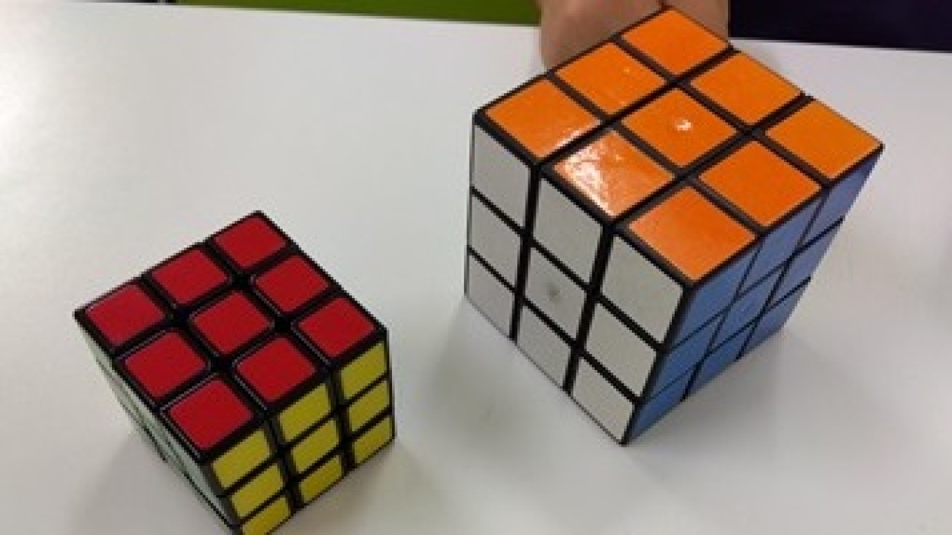 ルービックキューブが楽しくて【備前三門校】