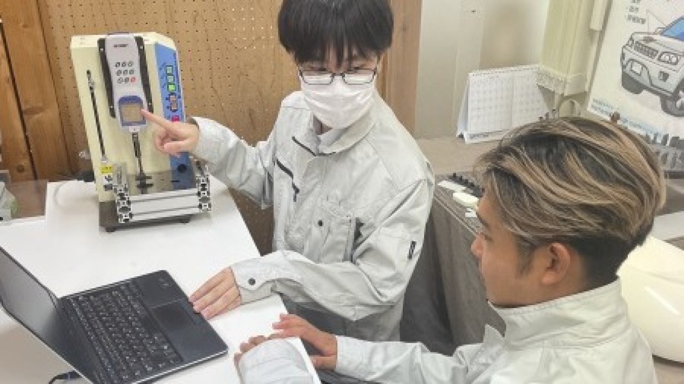 【業務内容】部品の実験の様子