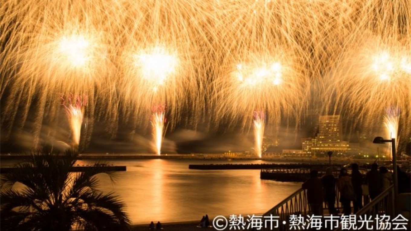 2024年冬花火 「熱海海上花火大会」音響効果抜群の大迫力花火大会!