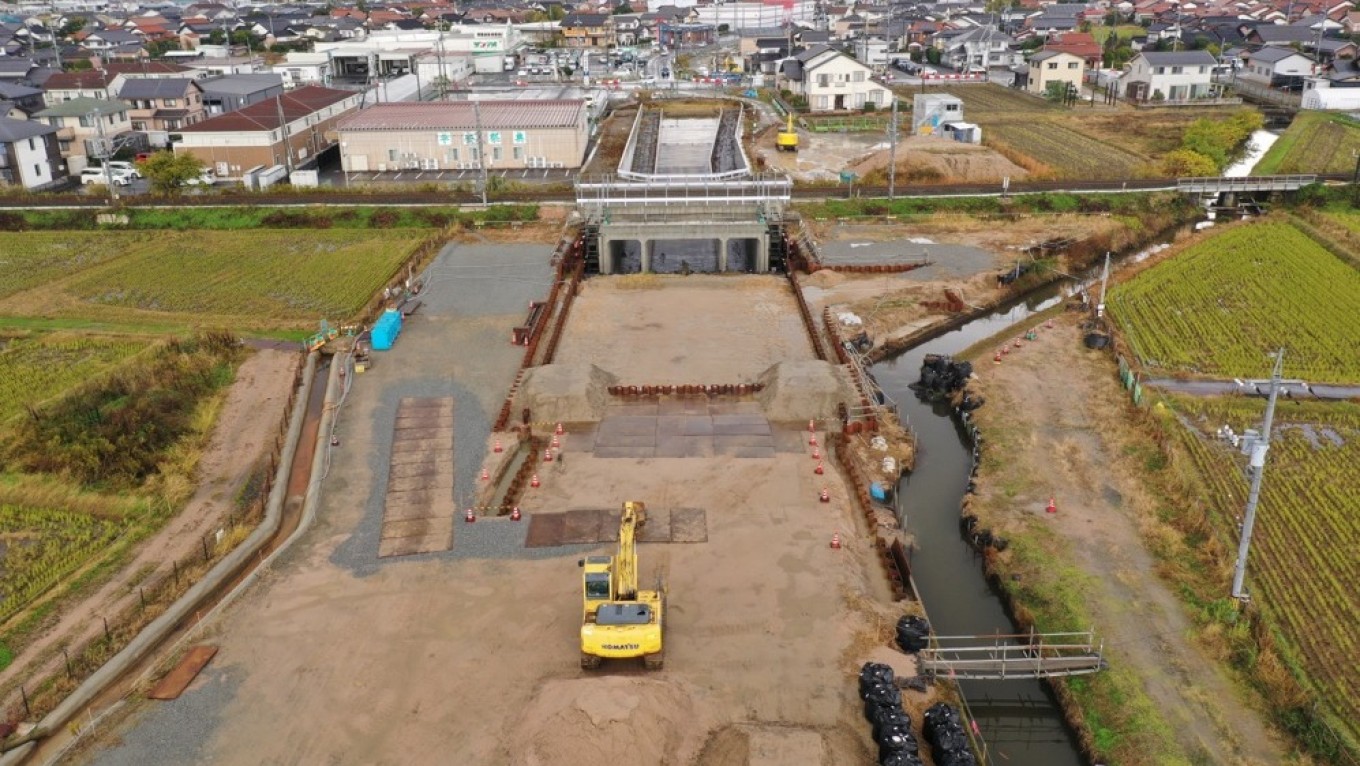 安来木次線(切川2工区)工事、土留・仮締切工を行っています👷♂️