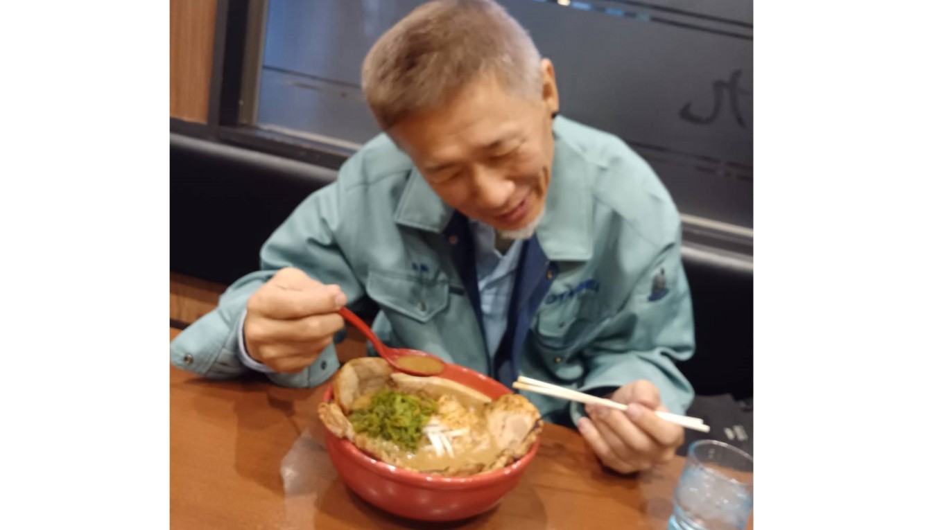 仕事終わりに仲間とラーメン🍜