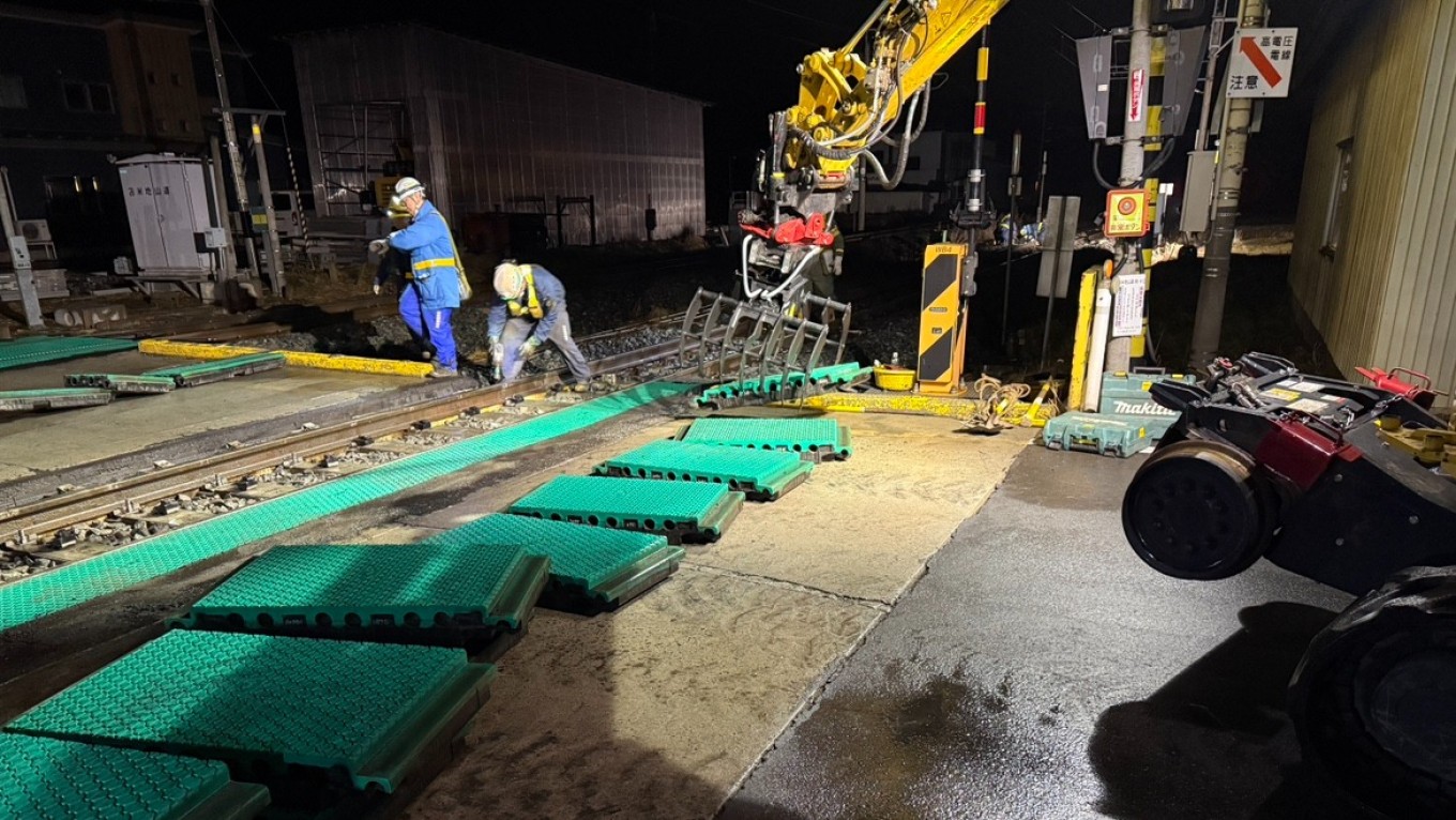 ゴムブロック撤去作業