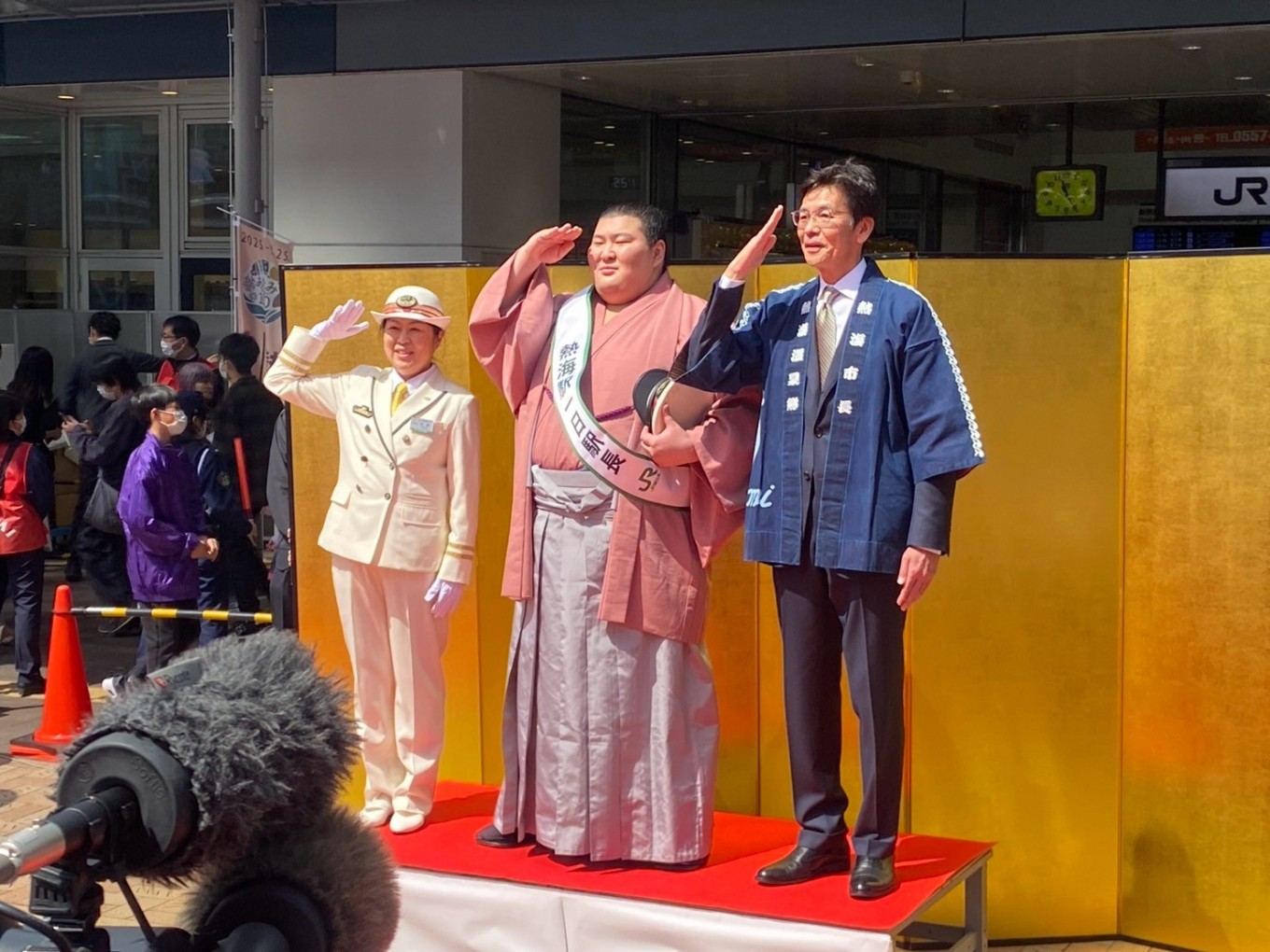 20250325152243_LINE_ALBUM_熱海駅開業100周年式典_250325_12.jpg
